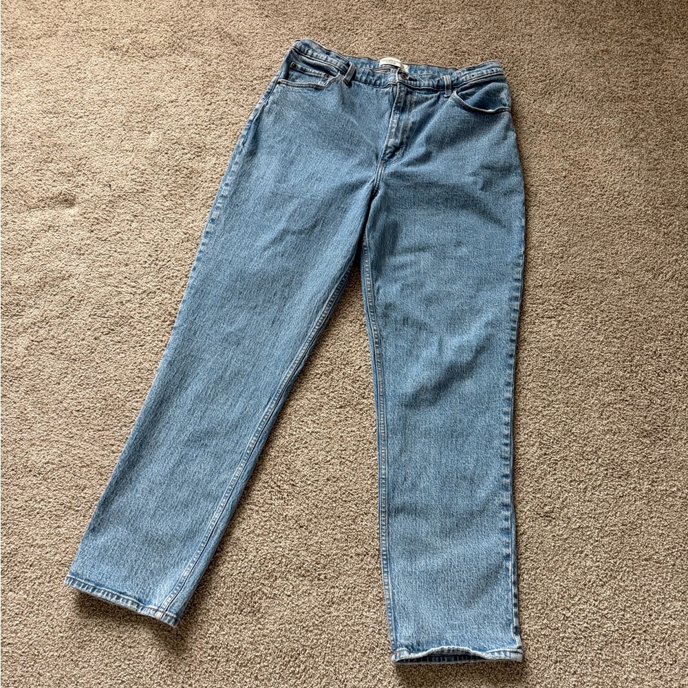 Abercrombie & Fitch Women's The 90’s Straight Ultra High Rise Jean 33L Curvy Fit